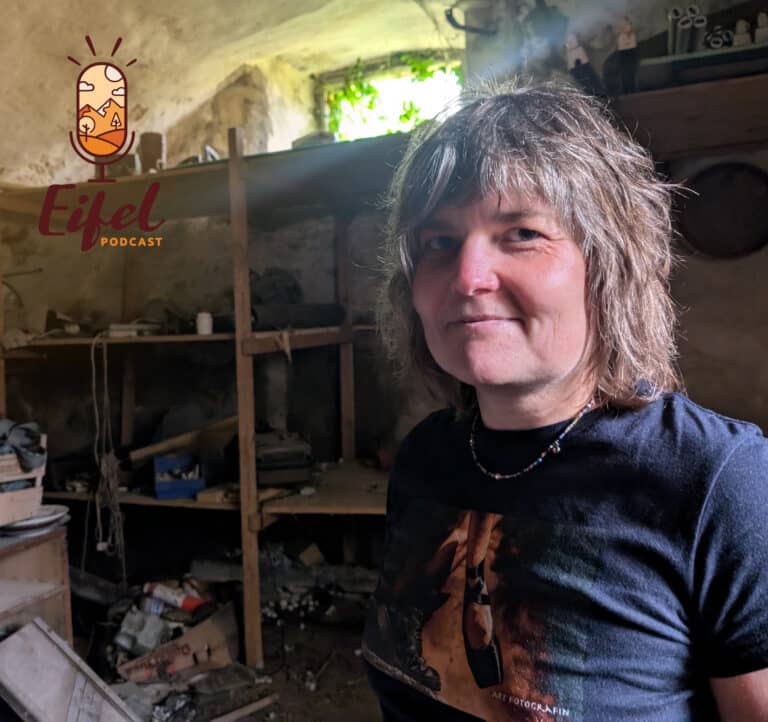 Portrait von Iris Hilgers die im Eifelpodcast interviewt wird